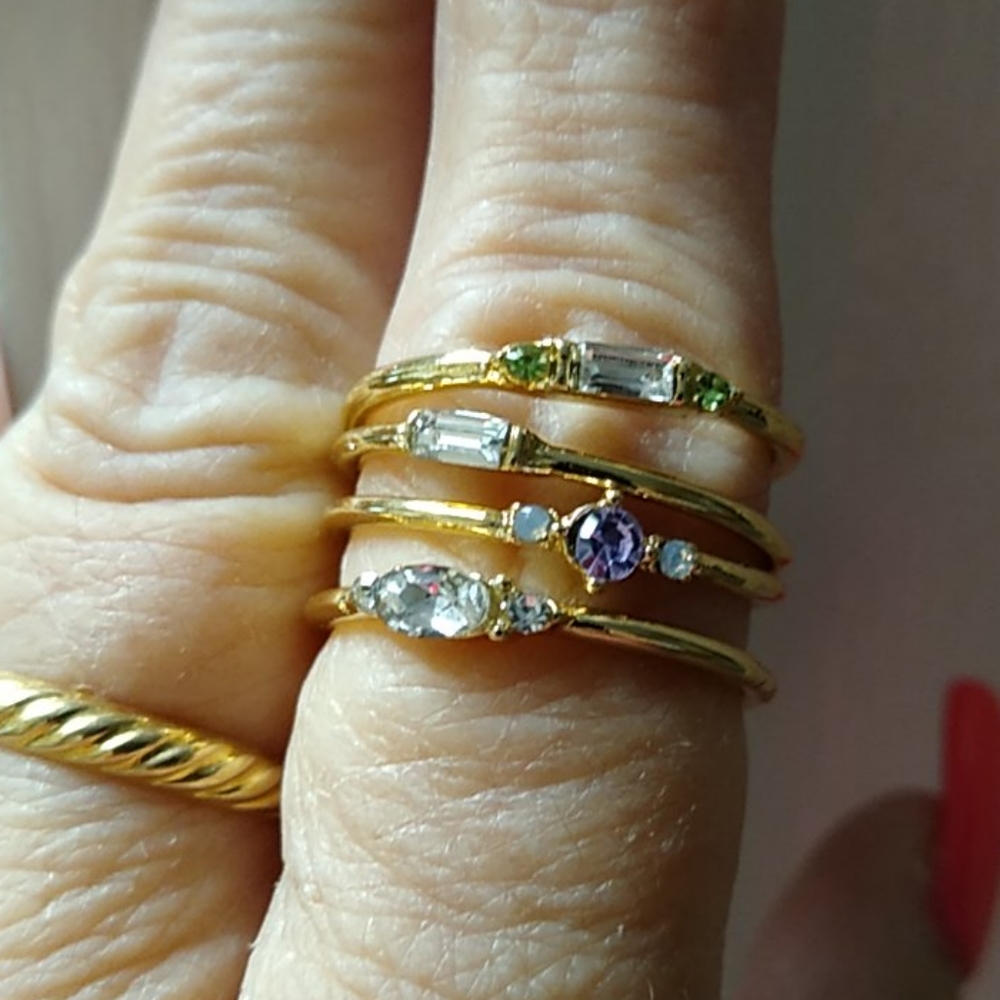 NWT 4 PC FASHION STACK RING SET - Picture 5 of 5